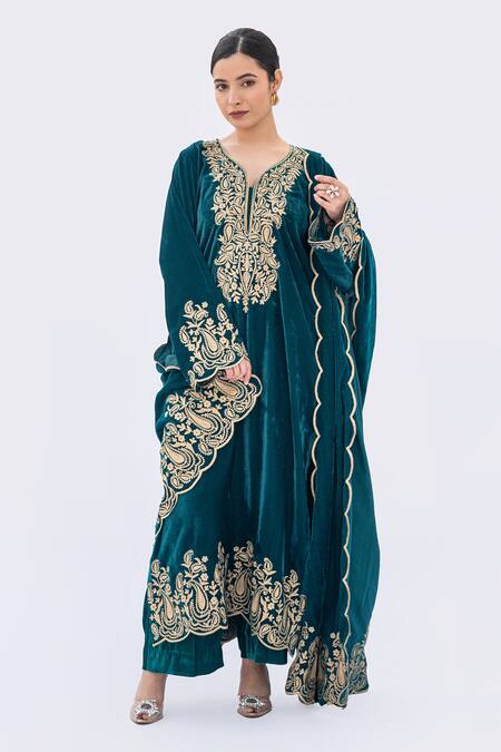 Buy Daljit Sudan Green Velvet Embroidery, Applique Kurta Set Online at Aza Fashions Buy_Daljit Sudan_Green Velvet Embroidery, Applique Kurta Set _Online_at_Aza_Fashions