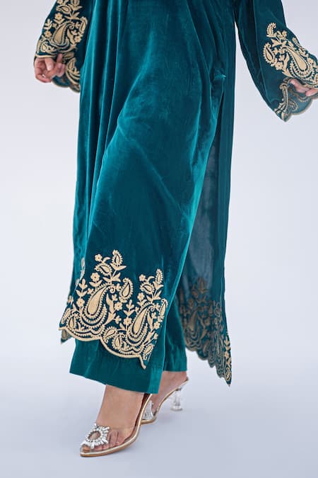 Shop Daljit Sudan Green Velvet Embroidery, Applique Kurta Set Online at Aza Fashions Shop_Daljit Sudan_Green Velvet Embroidery, Applique Kurta Set _Online_at_Aza_Fashions