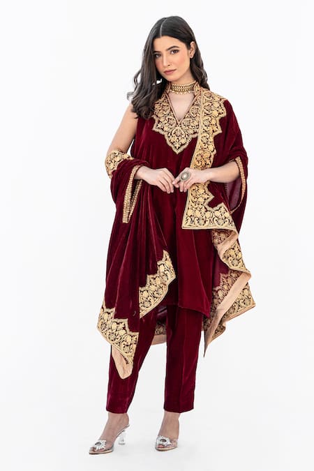 Shop Daljit Sudan Maroon Velvet Embroidery V-neck Aari Kurta Set at Aza Fashions Shop_Daljit Sudan_Maroon Velvet Embroidery V-neck Aari Kurta Set _at_Aza_Fashions