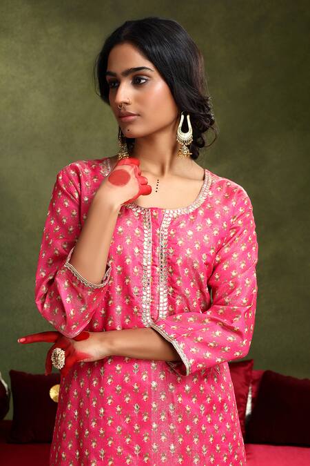 Karaj Jaipur Pink Chanderi, Cotton Gota Patti Round Neck Bloom Motif Print Kurta Pant Set at Aza Fashions Karaj Jaipur_Pink Chanderi, Cotton Gota Patti Round Neck Bloom Motif Print Kurta Pant Set_at_Aza_Fashions