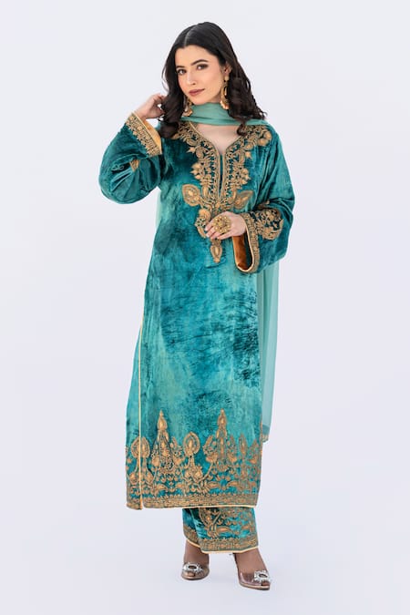 Shop Daljit Sudan Green Velvet, Chiffon Embroidery Paisley Aari Kurta Set at Aza Fashions Shop_Daljit Sudan_Green Velvet, Chiffon Embroidery Paisley Aari Kurta Set _at_Aza_Fashions
