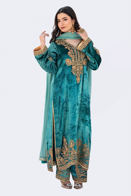 Daljit Sudan Green Velvet, Chiffon Embroidery Paisley Aari Kurta Set Online at Aza Fashions Daljit Sudan_Green Velvet, Chiffon Embroidery Paisley Aari Kurta Set _Online_at_Aza_Fashions