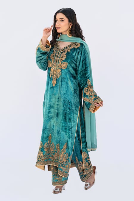 Buy Daljit Sudan Green Velvet, Chiffon Embroidery Paisley Aari Kurta Set Online at Aza Fashions Buy_Daljit Sudan_Green Velvet, Chiffon Embroidery Paisley Aari Kurta Set _Online_at_Aza_Fashions