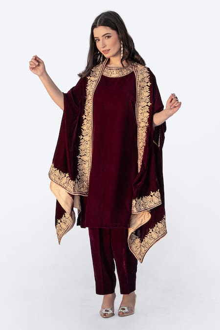 Buy_Daljit Sudan_Wine Velvet Embroidery Bandeau Neck Aari Cape And Kurta Set _Online_at_Aza_Fashions