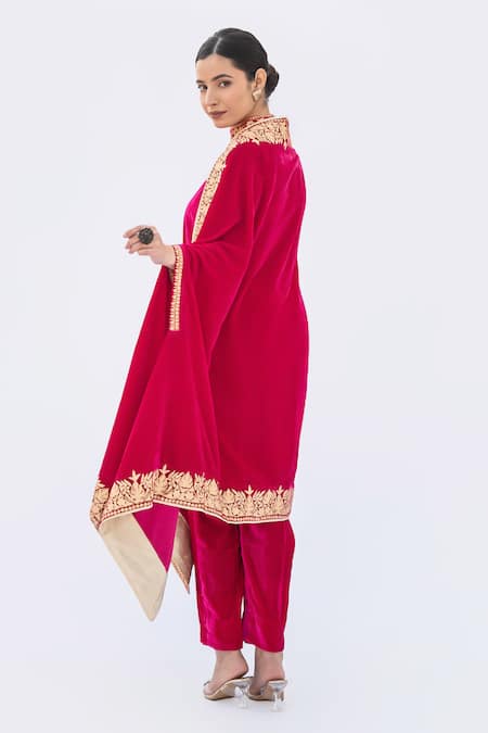 Shop Daljit Sudan Magenta Velvet Embroidery High Neck Aari Cape Kurta Set at Aza Fashions Shop_Daljit Sudan_Magenta Velvet Embroidery High Neck Aari Cape Kurta Set _at_Aza_Fashions