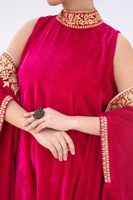Shop Daljit Sudan Magenta Velvet Embroidery High Neck Aari Cape Kurta Set Online at Aza Fashions Shop_Daljit Sudan_Magenta Velvet Embroidery High Neck Aari Cape Kurta Set _Online_at_Aza_Fashions