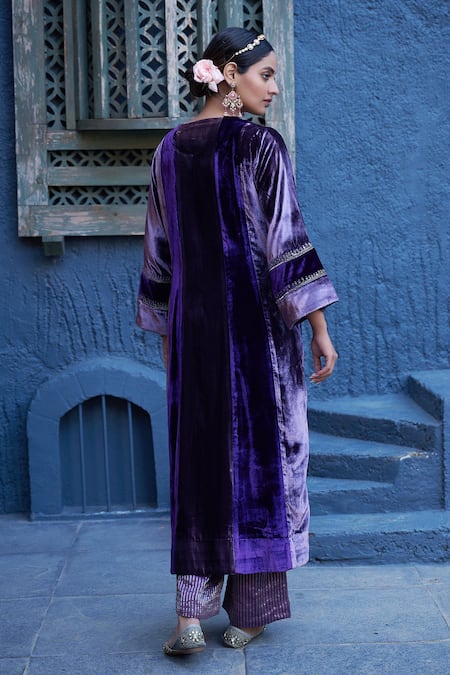 Shalkii Paisley Embroidered Velvet Kurta Set 