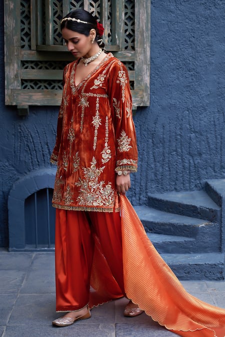 Shalkii Embroidered Velvet Kurta Set 