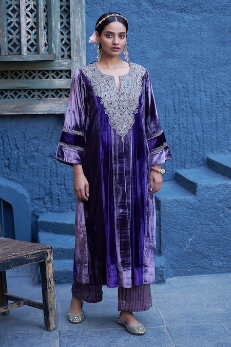 Buy_Shalkii_Purple Velvet, Cotton Sequins, Embroidery Split V-neck Paisley Kurta Set 