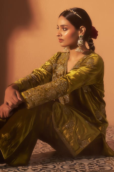 Buy_Shalkii_Green Silk, Cotton Cut Work, Beads V-neck Floral Embroidered Kurta Set _Online_at_Aza_Fashions