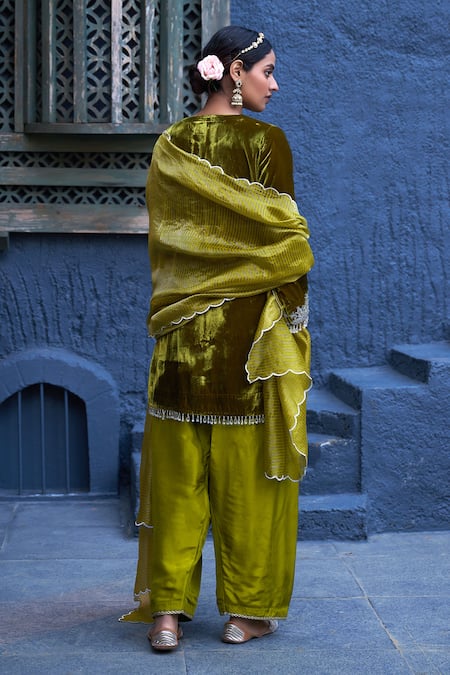 Shalkii Zardozi Embroidered Velvet Kurta Set 