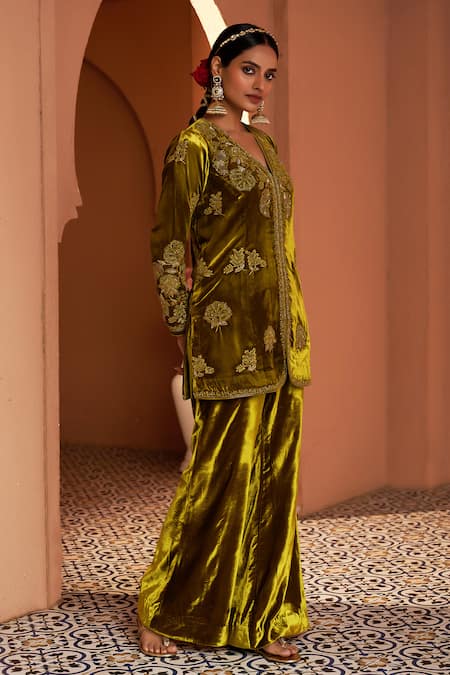 Shalkii Floral Embroidered Green Kurta Set 