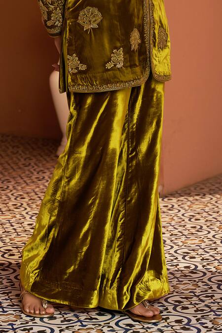 Shalkii_Green Silk, Cotton Cut Work, Beads V-neck Floral Embroidered Kurta Set _at_Aza_Fashions