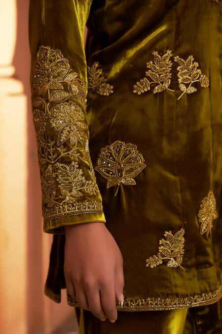Buy_Shalkii_Green Silk, Cotton Cut Work, Beads V-neck Floral Embroidered Kurta Set 