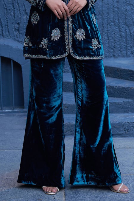 Shalkii_Blue Silk, Cotton Cut Work, Beads V-neck Floral Embroidered Kurta Set _Online_at_Aza_Fashions