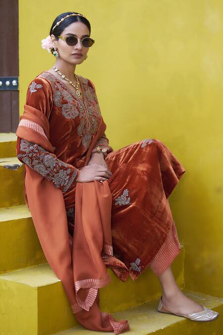Buy_Shalkii_Orange Velvet, Cotton, Silk Cut Work, Sequins, Zari Embroidered Kurta Set _Online_at_Aza_Fashions