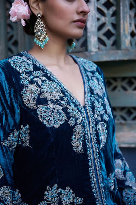 Buy_Shalkii_Blue Silk, Cotton Cut Work, Beads V-neck Floral Embroidered Kurta Set 