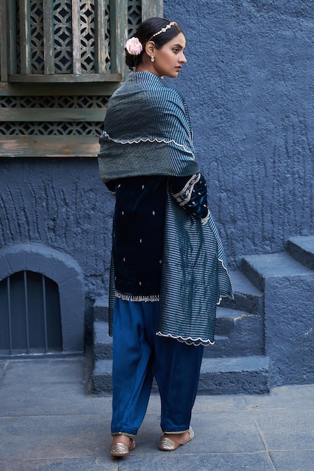 Shalkii Zardozi Embroidered Velvet Kurta Set 