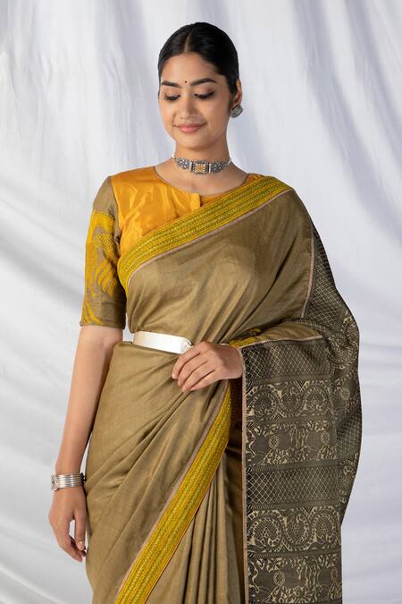 Buy_Latha Puttanna_Gold Tussar, Wool Embroidery Round Neck Gandberunda Temple Border Saree Set