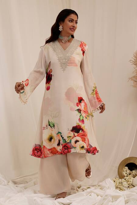 Buy_Surkh Syahi_Peach Chiffon Beads V-neck Gul Dasta Print Kurta And Palazzo Set _Online_at_Aza_Fashions