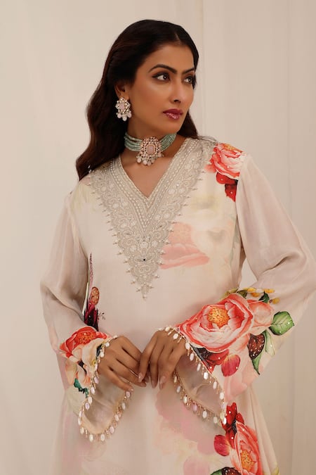 Surkh Syahi_Peach Chiffon Beads V-neck Gul Dasta Print Kurta And Palazzo Set _at_Aza_Fashions