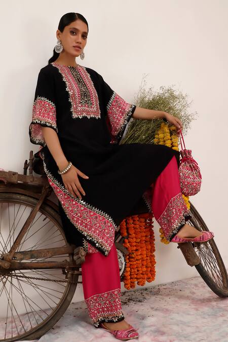 Buy_Surkh Syahi_Black Crepe Embroidery, Mirrors Collared And Pink Blossom Kaftan Set 