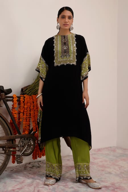 Surkh Syahi Black & Green Mirror Floral Kaftan Set 