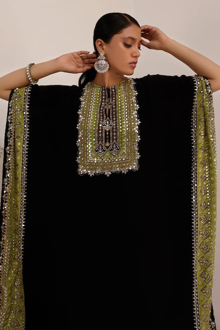 Buy_Surkh Syahi_Black Crepe Mirrors Round Neck And Green Floral Kaftan Set 