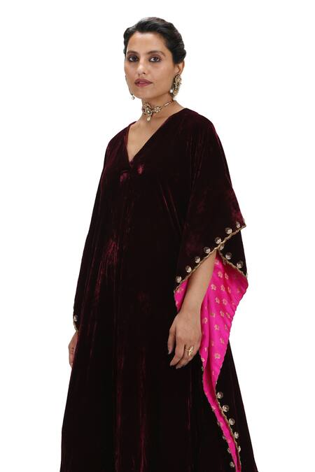 Buy_Mimamsaa_Maroon Velvet Sequins V-neck Scalloped Kaftan And Pant _Online_at_Aza_Fashions
