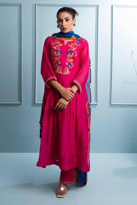 The White Tree Studio Floral Applique Pink Kurta Set 