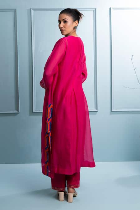 The White Tree Studio Floral Applique Pink Kurta Set 