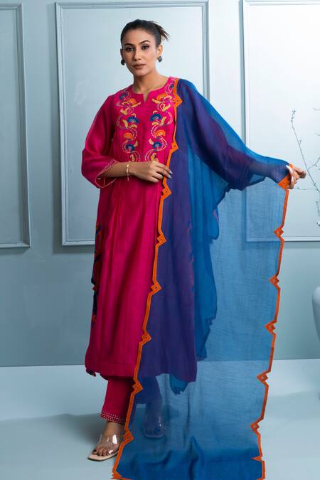 Buy_The White Tree Studio_Pink Chanderi, Cotton Applique, Embroidery, Cut Work Split Floral Kurta Set _Online_at_Aza_Fashions