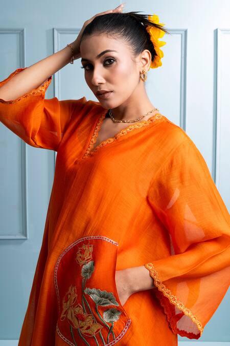Buy_The White Tree Studio_Orange Chanderi, Cotton Patchwork V-neck Floral Asymmetric Kurta Set _Online_at_Aza_Fashions