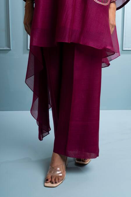 The White Tree Studio_Burgundy Chanderi Embroidery V-neck Floral Applique Kurta Set _Online_at_Aza_Fashions