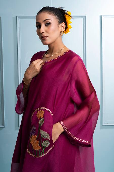 Shop_The White Tree Studio_Burgundy Chanderi Embroidery V-neck Floral Applique Kurta Set _Online_at_Aza_Fashions