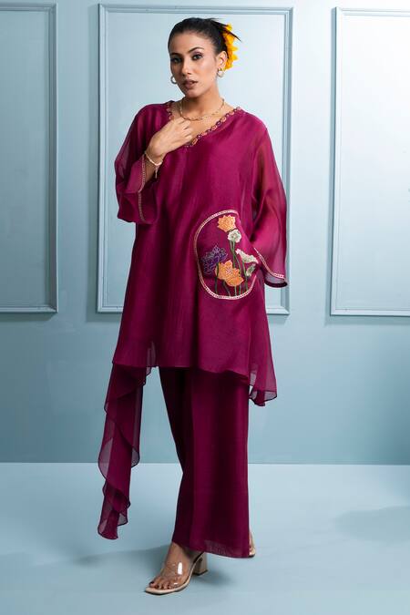 The White Tree Studio_Burgundy Chanderi Embroidery V-neck Floral Applique Kurta Set _at_Aza_Fashions