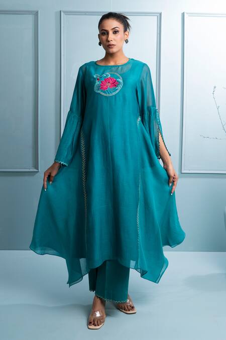 Buy_The White Tree Studio_Blue Chanderi, Cotton Embroidery Round Neck Teal Floral Kurta Set _Online_at_Aza_Fashions