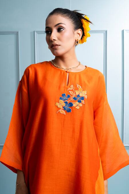 Buy_The White Tree Studio_Orange Chanderi, Cotton Zari, Embroidery Round Neck Floral Applique Tunic Set 