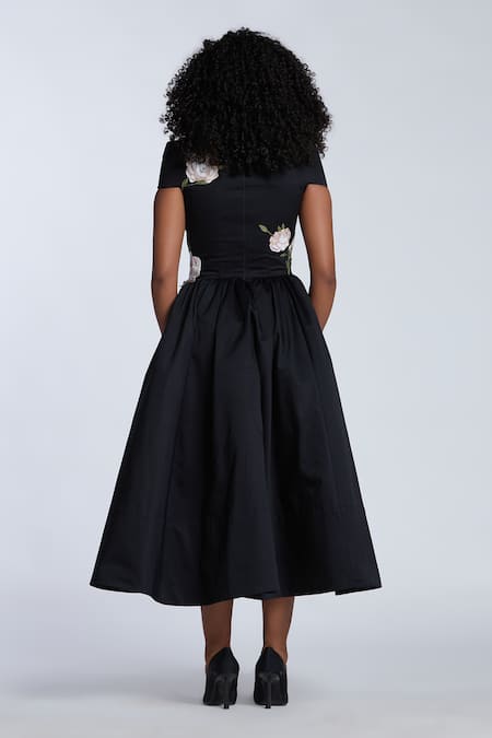 Shop Gauri & Nainika Black Cotton Embroidery V-neck Botanical Midi Dress at Aza Fashions Shop_Gauri & Nainika_Black Cotton Embroidery V-neck Botanical Midi Dress _at_Aza_Fashions