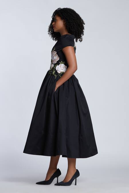 Buy Gauri & Nainika Black Cotton Embroidery V-neck Botanical Midi Dress Online at Aza Fashions Buy_Gauri & Nainika_Black Cotton Embroidery V-neck Botanical Midi Dress _Online_at_Aza_Fashions