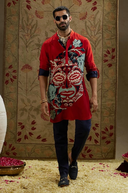 Buy_Sva By Sonam & Paras Modi_Red Crepe Tribal Mask Print Short Kurta