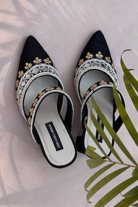 Buy_Shradha Hedau Footwear Couture_Black Embroidery Floral And Geometric Closed Heels 