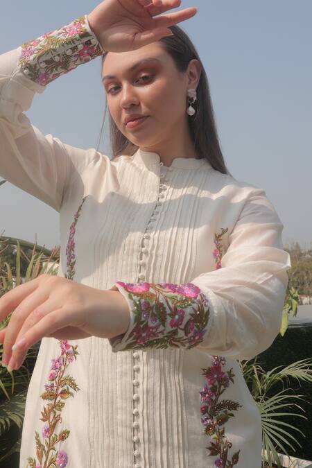 Kaika_Off White Chanderi Pearls, Sequins Mandarin Daisy Embroidered Kurta And Pant Set_Online_at_Aza_Fashions