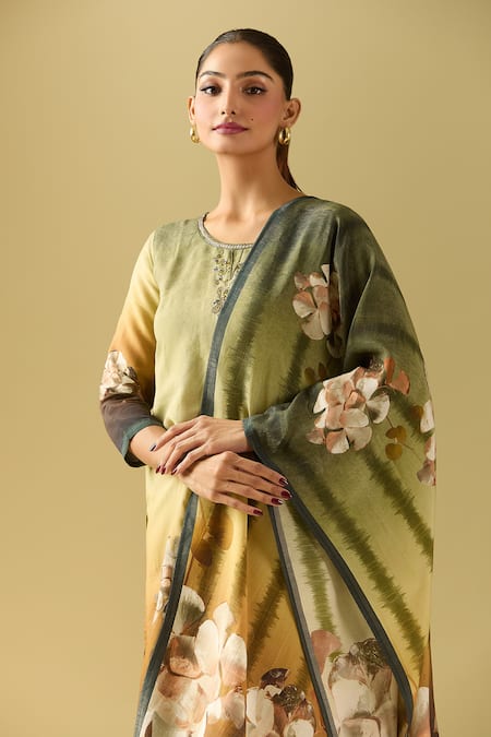 Naintara Bajaj_Green Viscose, Silk Sequins, Beads Round Neck Flower Print Kurta Set _at_Aza_Fashions