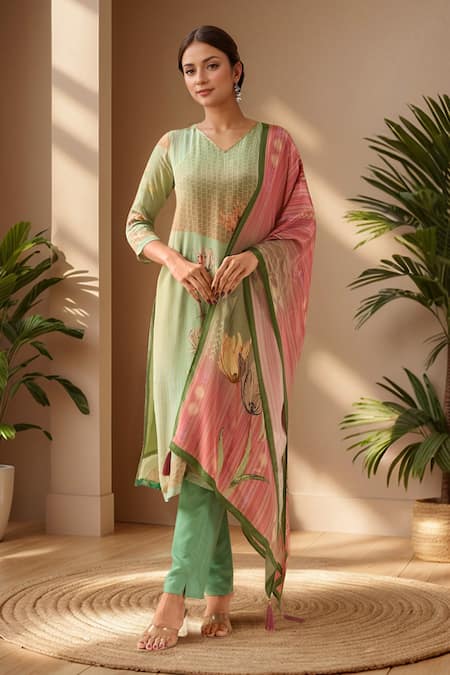 Naintara Bajaj Fleur Print Kurta Pant Set 