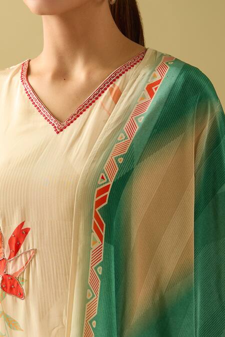 Buy Samyukta Singhania Cream Crepe, Silk Cut Work, Beads V-neck Embroidered Flower Bloom Kurta Set Buy_Samyukta Singhania_Cream Crepe, Silk Cut Work, Beads V-neck Embroidered Flower Bloom Kurta Set