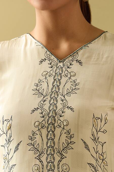 Buy Samyukta Singhania White Crepe, Silk, Chiffon Sequins, Cut Work V-neck Iris Bloom Printed Kurta Set Buy_Samyukta Singhania_White Crepe, Silk, Chiffon Sequins, Cut Work V-neck Iris Bloom Printed Kurta Set