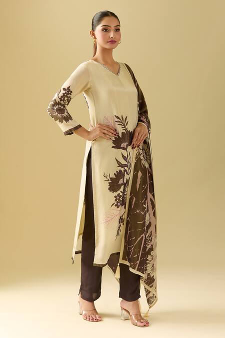 Samyukta Singhania_Cream Tissue, Cotton, Silk Embroidery, Sequins V-neck Floral Kurta Set_Online_at_Aza_Fashions