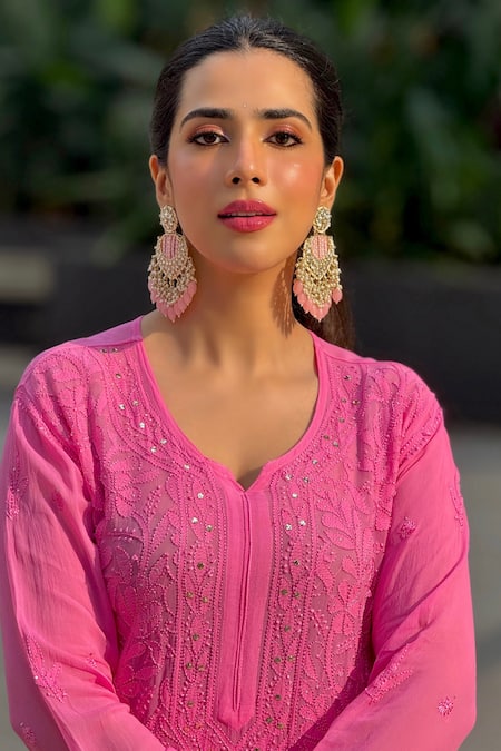 LABEL AISHWARYRIKA_Pink Georgette Embroidery Split V-neck Ombre Chikankari Kurta Palazzo Set _at_Aza_Fashions