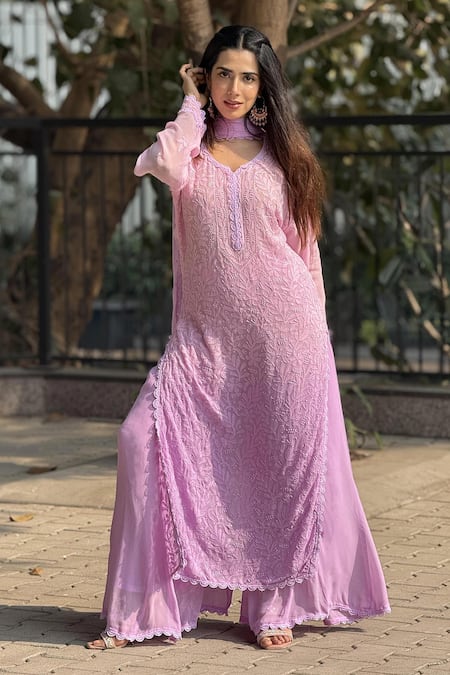 LABEL AISHWARYRIKA Pink Georgette Embroidery Split V-neck Floral Chikankari Kurta Set Online at Aza Fashions LABEL AISHWARYRIKA_Pink Georgette Embroidery Split V-neck Floral Chikankari Kurta Set _Online_at_Aza_Fashions